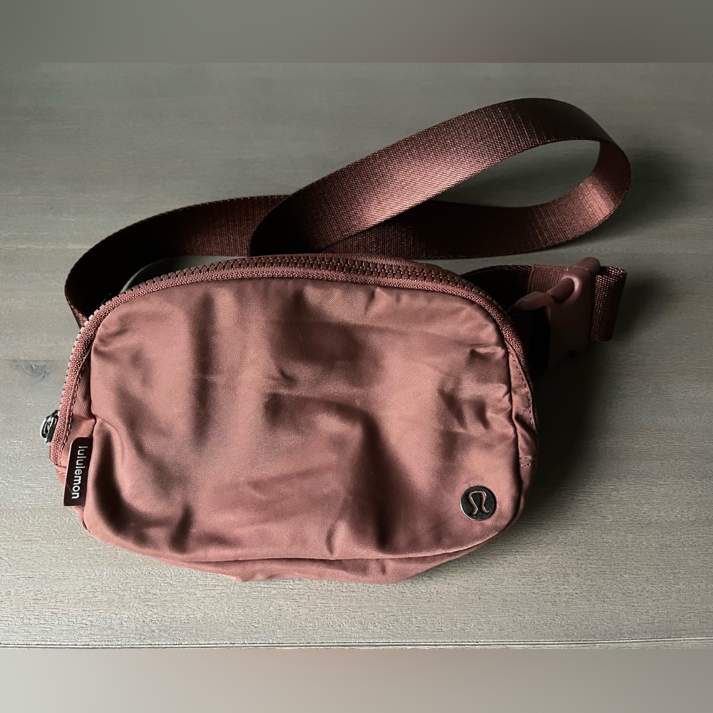 Lululemon Everywhere Belt bag 1L